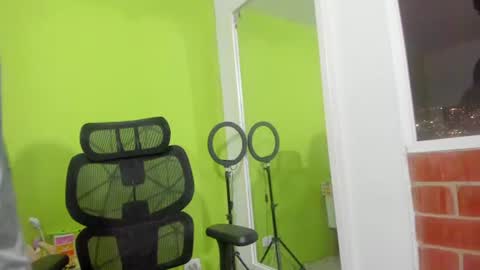 Snapshot of auradivina2 chatting on 07/04/26, 11:55 Aura Divina online show from 07/04/26, 11:55