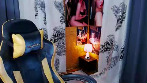 Snapshot of aurakharisma_xx chatting on 03/27/26, 03:56 Miss awra online show from 03/27/26, 03:56