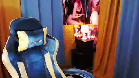 Snapshot of aurakharisma_xx chatting on 04/11/26, 07:45 Miss awra online show from 04/11/26, 07:45