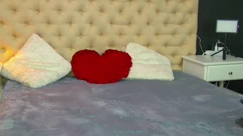 Snapshot of auramilff chatting on 03/19/26, 04:11 auramilff online show from 03/19/26, 04:11