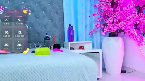 Snapshot of auraross chatting on 10/02/25, 07:43 Aura online show from 10/02/25, 07:43