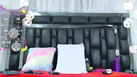 Snapshot of auraross chatting on 11/26/25, 07:04 Aura online show from 11/26/25, 07:04