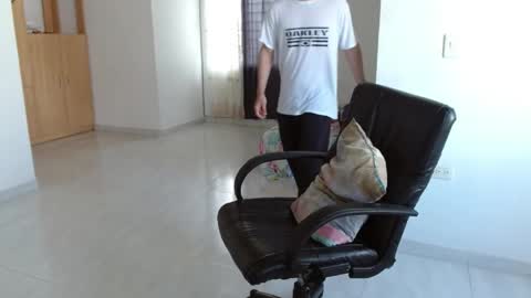 Snapshot of aureliv1 chatting on 04/14/26, 08:59 Aureliano online show from 04/14/26, 08:59