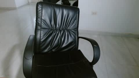 Snapshot of aureliv1 chatting on 06/30/26, 10:44 Aureliano online show from 06/30/26, 10:44