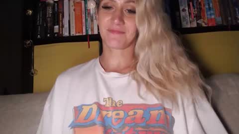 Snapshot of aurelyie chatting on 11/24/25, 10:53 Aurelyie online show from 11/24/25, 10:53