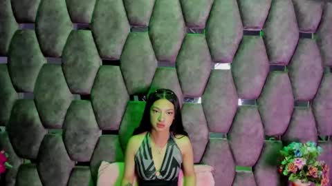 Snapshot of aurora18palmer chatting on 12/20/25, 02:35 aurora online show from 12/20/25, 02:35