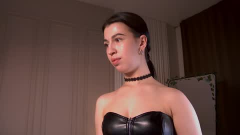 aurora_404 online show from 05/11/26, 04:04