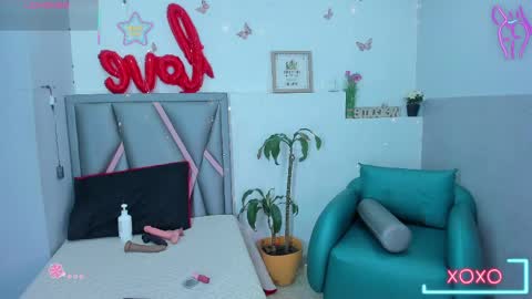 aurora_blackmont online show from 05/18/26, 12:22