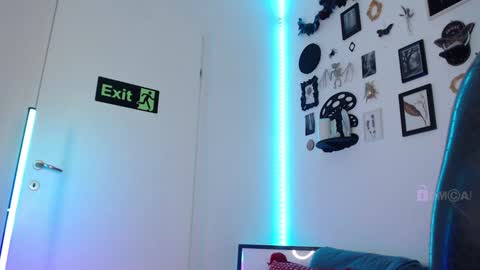 Snapshot of aurora_hotter chatting on 12/22/24, 04:17 Miss A  Fansly - Auroradomina1 online show from 12/22/24, 04:17