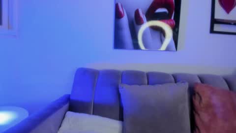 aurora_rainbow online show from 10/23/25, 03:17