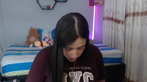 Snapshot of aurora_shy_ chatting on 12/18/24, 01:05 Aurora online show from 12/18/24, 01:05