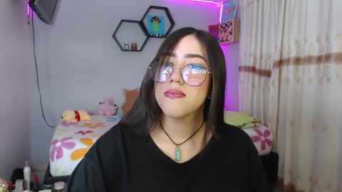 Snapshot of aurora_shy_ chatting on 02/13/25, 11:04 Aurora online show from 02/13/25, 11:04