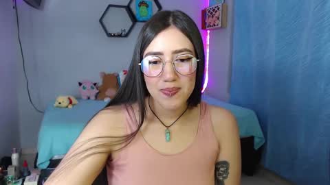 Snapshot of aurora_shy_ chatting on 03/11/25, 03:48 Aurora online show from 03/11/25, 03:48