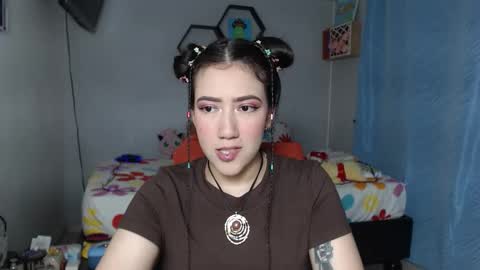 Snapshot of aurora_shy_ chatting on 11/16/25, 11:38 Aurora online show from 11/16/25, 11:38