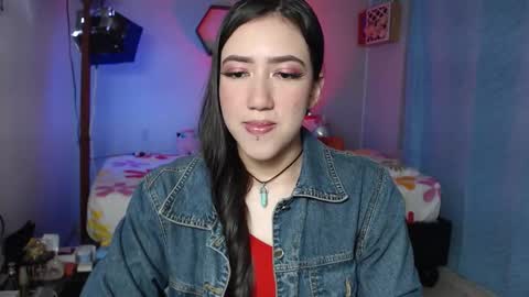 Snapshot of aurora_shy_ chatting on 11/30/25, 06:17 Aurora online show from 11/30/25, 06:17