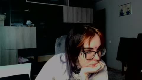 Snapshot of aurora_spell chatting on 09/10/25, 09:09 Milana online show from 09/10/25, 09:09