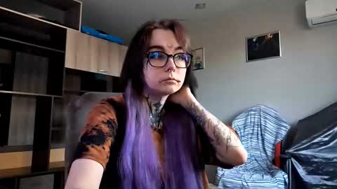 Snapshot of aurora_spell chatting on 09/24/25, 07:12 Milana online show from 09/24/25, 07:12