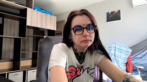 Snapshot of aurora_spell chatting on 09/26/25, 07:34 Milana online show from 09/26/25, 07:34