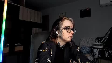 Snapshot of aurora_spell chatting on 10/09/25, 10:57 Milana online show from 10/09/25, 10:57