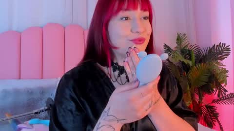 Snapshot of aurora_sweet2 chatting on 10/21/25, 01:17 Madison online show from 10/21/25, 01:17