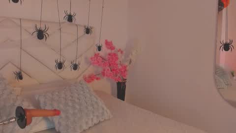 Snapshot of aurora_sweet2 chatting on 10/21/25, 07:58 Madison online show from 10/21/25, 07:58