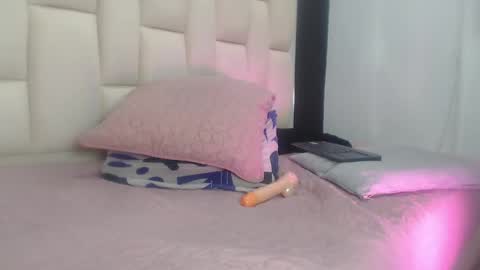 auroraa_miller online show from 01/15/25, 04:21