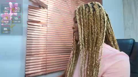 Snapshot of aurorabrow chatting on 09/29/25, 07:51 Ariana online show from 09/29/25, 07:51