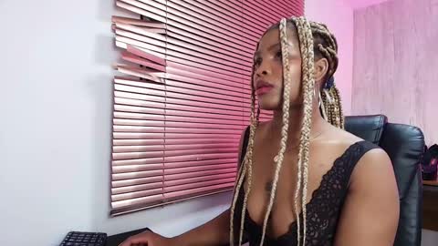 Snapshot of aurorabrow chatting on 10/12/25, 03:49 Ariana online show from 10/12/25, 03:49