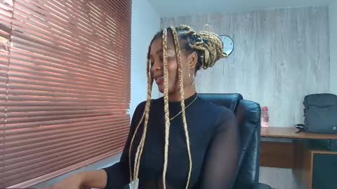 Snapshot of aurorabrow chatting on 10/21/25, 12:50 Ariana online show from 10/21/25, 12:50