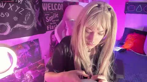 Aurora Channn online show from 11/30/25, 10:47