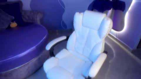 auroracute2 online show from 11/07/25, 02:06