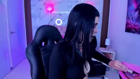 Aurora Diaz online show from 11/19/25, 08:09