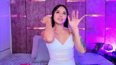 Snapshot of auroralanee chatting on 11/17/25, 07:52 aurora online show from 11/17/25, 07:52