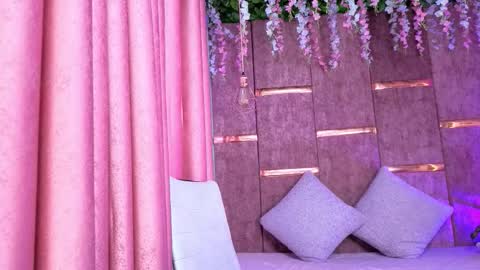 aurora online show from 12/04/25, 08:17