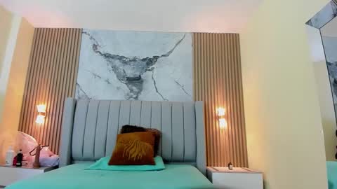 Snapshot of auroramartin2 chatting on 10/24/25, 07:43 auroramartin2 online show from 10/24/25, 07:43