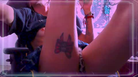 Snapshot of aurorarav3n chatting on 09/22/25, 05:59 Aurora Rav3n online show from 09/22/25, 05:59