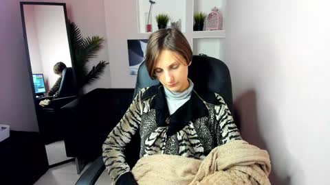 Snapshot of aurorascript chatting on 12/19/24, 04:34 Aurora online show from 12/19/24, 04:34