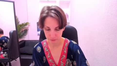 Snapshot of aurorascript chatting on 10/15/25, 03:01 Aurora online show from 10/15/25, 03:01