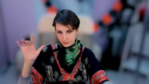 Snapshot of aurorascript chatting on 10/23/25, 10:25 Aurora online show from 10/23/25, 10:25