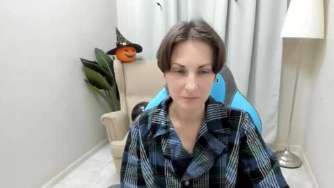 Snapshot of aurorascript chatting on 10/27/25, 03:49 Aurora online show from 10/27/25, 03:49