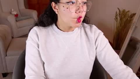 Snapshot of aurorasiera chatting on 11/09/25, 09:24 Aurora online show from 11/09/25, 09:24