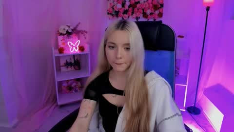 aurorawrenfield online show from 09/22/25, 10:39