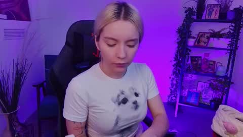 aurorawrenfield online show from 09/25/25, 04:38