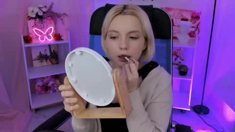 aurorawrenfield online show from 11/11/25, 05:07