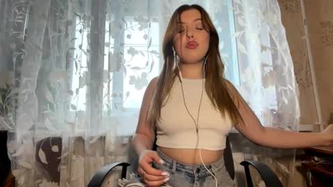 Snapshot of aurorekhuu chatting on 02/17/26, 12:01 Elizabeth online show from 02/17/26, 12:01