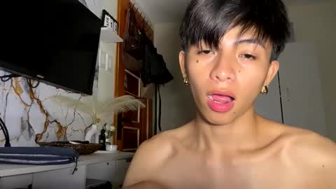 Snapshot of aus_thin02 chatting on 04/14/26, 08:15 Austin online show from 04/14/26, 08:15