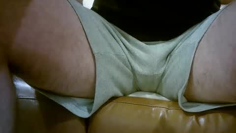 Snapshot of aussie5892 chatting on 01/03/25, 10:09 Justin online show from 01/03/25, 10:09