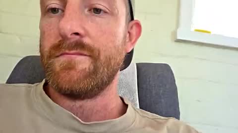 Snapshot of aussie_dadbod101 chatting on 10/24/25, 12:52 aussie_dadbod101 online show from 10/24/25, 12:52