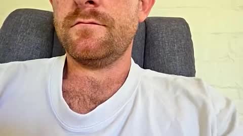 aussie_dadbod9 online show from 11/24/25, 11:04