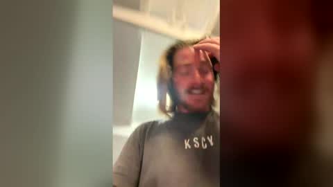 Snapshot of aussie_surf_dude chatting on 03/15/26, 09:37 Aussie online show from 03/15/26, 09:37